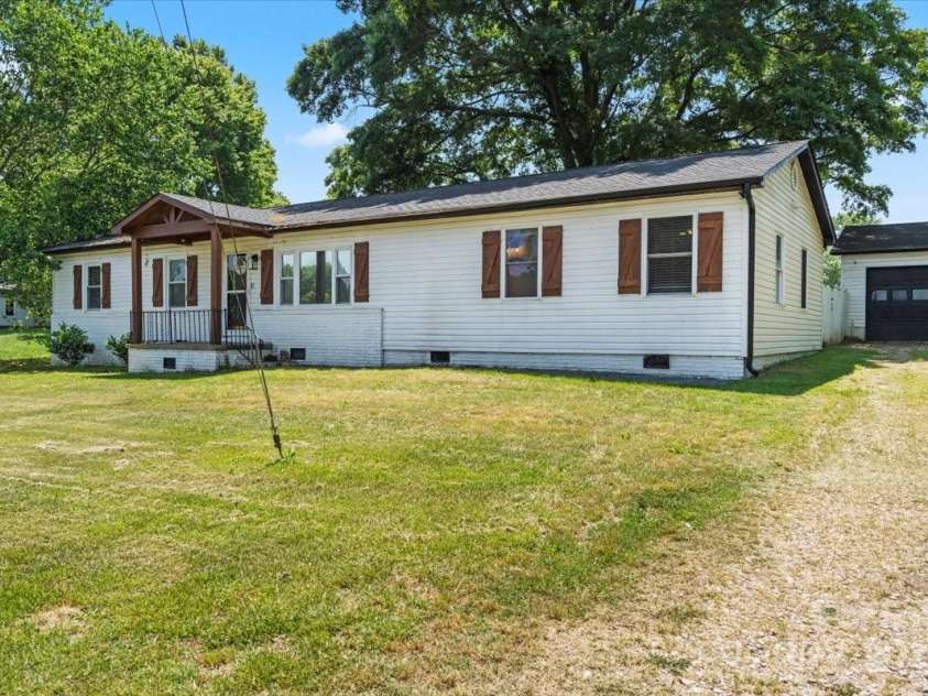 135 Mcshag Drive, Kannapolis, NC 28081.  MLS# CAR4251562, YatesRealty ID 14191. 