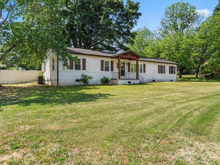 135 Mcshag Drive, Kannapolis, NC 28081.  MLS# CAR4251562, YatesRealty ID 14191. 