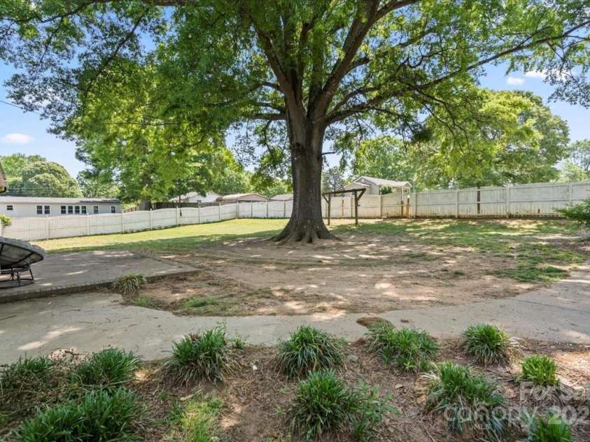 135 Mcshag Drive, Kannapolis, NC 28081.  MLS# CAR4251562, YatesRealty ID 14191. 