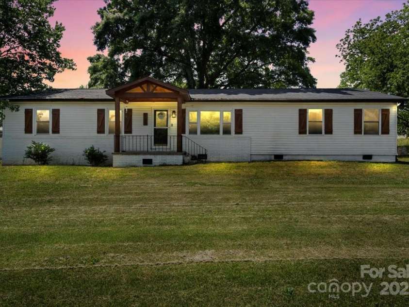 135 Mcshag Drive, Kannapolis, NC 28081.  MLS# CAR4251562, YatesRealty ID 14191. 