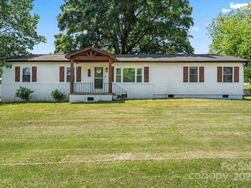 135 Mcshag Drive, Kannapolis, NC 28081.  MLS# CAR4251562, YatesRealty ID 14191. 