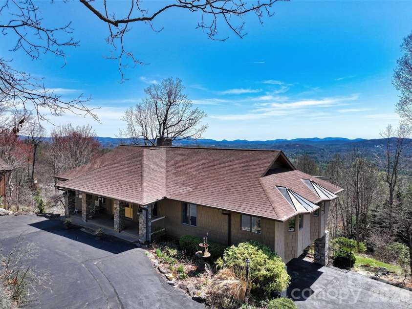 300 Roberts Drive, Hendersonville, NC 28739.  MLS# CAR4320767, YatesRealty ID 14192. 