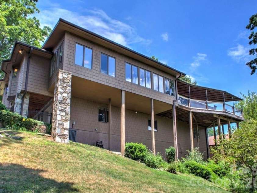 300 Roberts Drive, Hendersonville, NC 28739.  MLS# CAR4320767, YatesRealty ID 14192. 