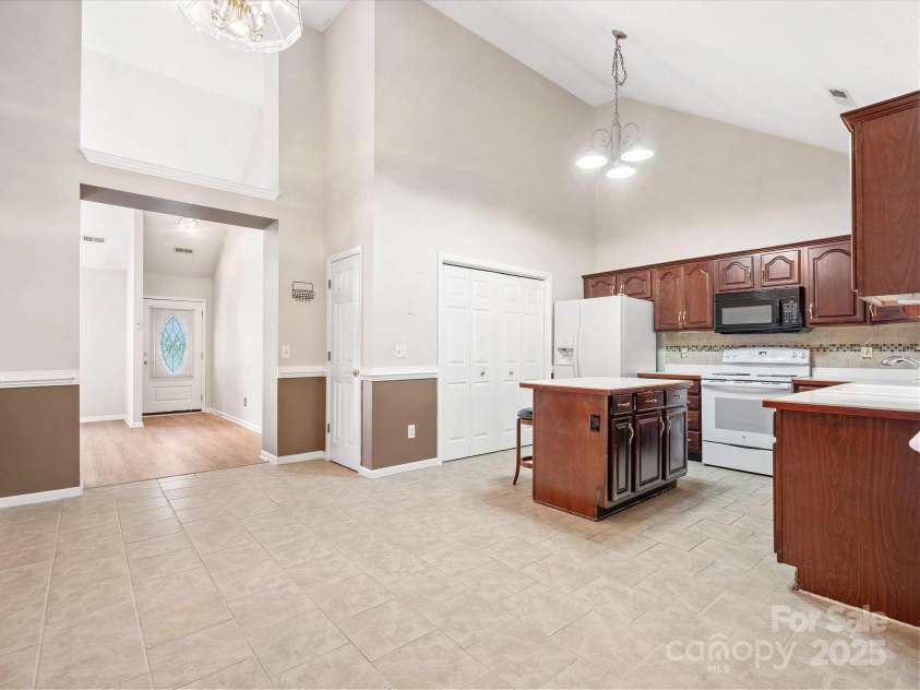 1280 Willowbreeze Court, Concord, NC 28025.  MLS# CAR4247780, YatesRealty ID 14194. Huge Kitchen