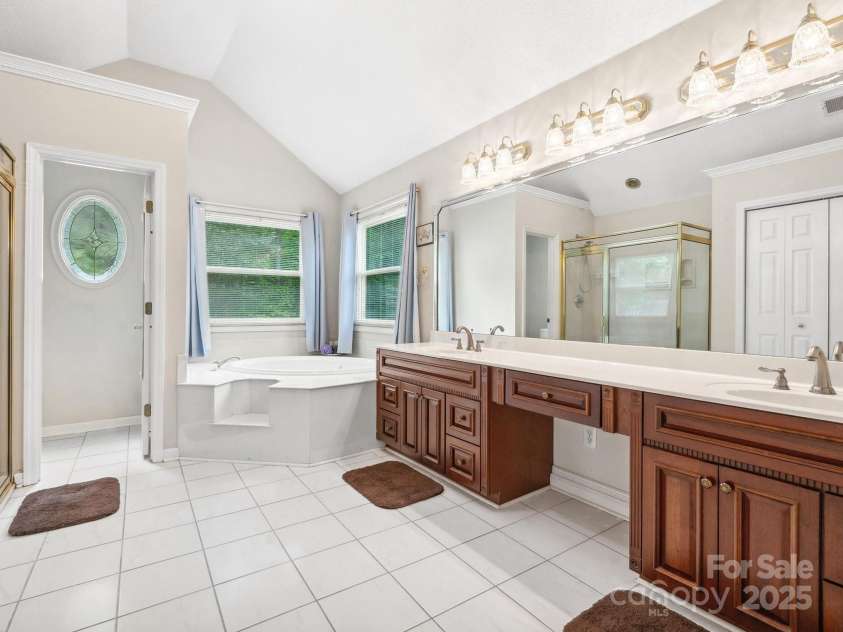 1280 Willowbreeze Court, Concord, NC 28025.  MLS# CAR4247780, YatesRealty ID 14194. Primary Bathroom