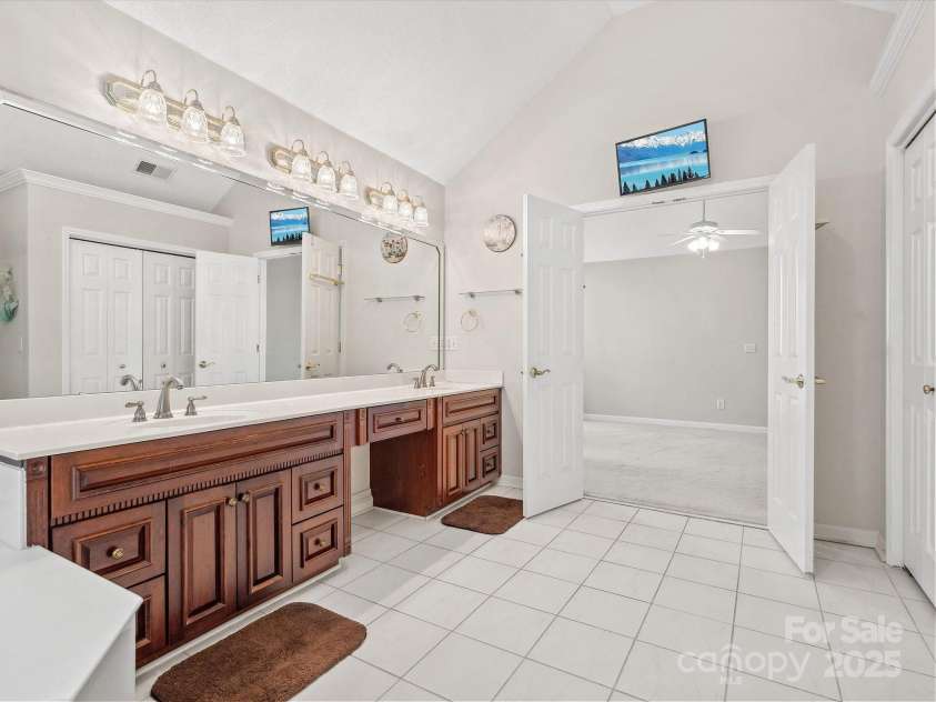 1280 Willowbreeze Court, Concord, NC 28025.  MLS# CAR4247780, YatesRealty ID 14194. Primary Bathroom