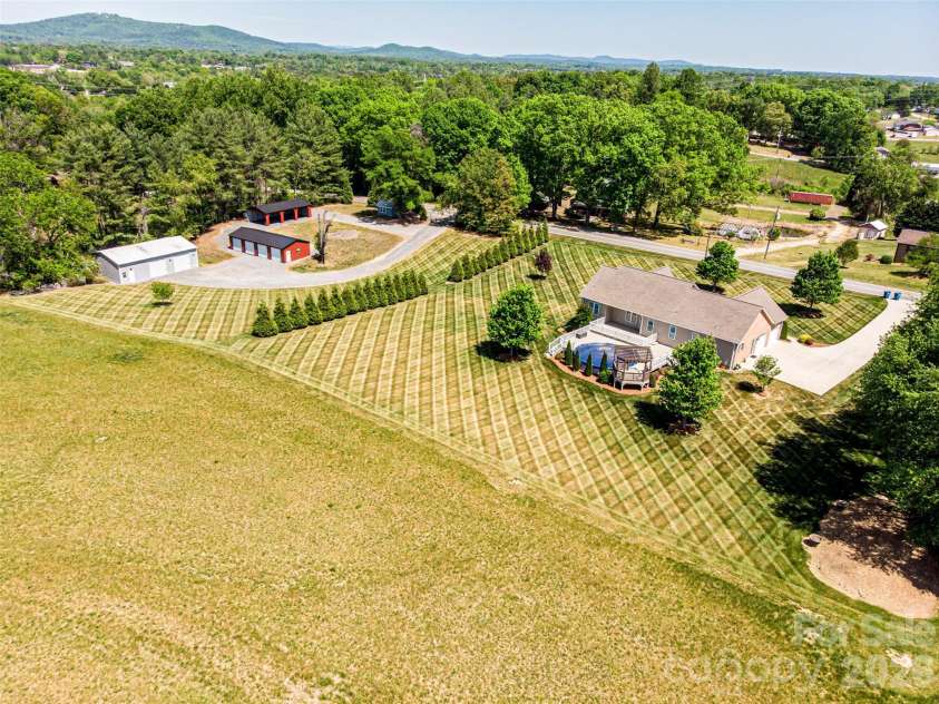 379 Horseshoe Bend Road, Hudson, NC 28638.  MLS# CAR4370596, YatesRealty ID 14194. 