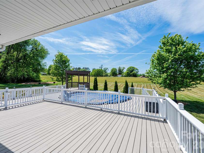 379 Horseshoe Bend Road, Hudson, NC 28638.  MLS# CAR4370596, YatesRealty ID 14194. 