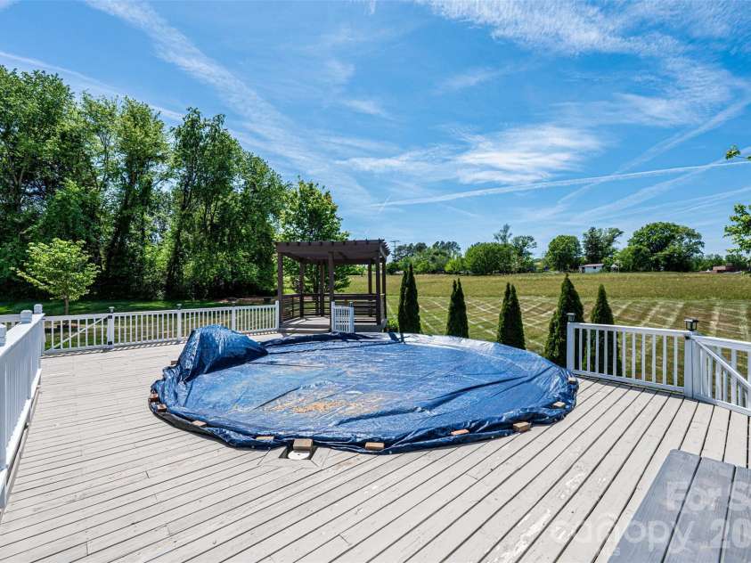 379 Horseshoe Bend Road, Hudson, NC 28638.  MLS# CAR4370596, YatesRealty ID 14194. 
