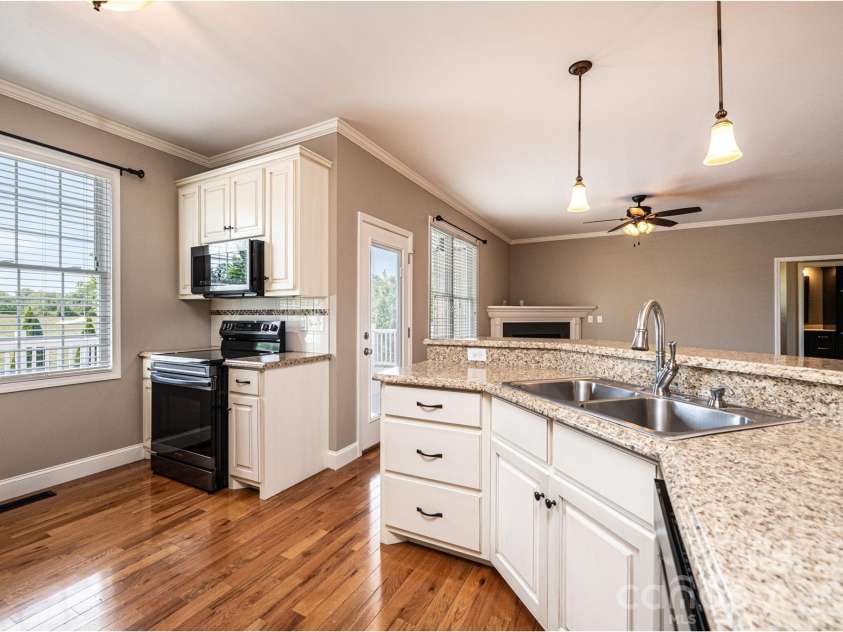 379 Horseshoe Bend Road, Hudson, NC 28638.  MLS# CAR4370596, YatesRealty ID 14194. 