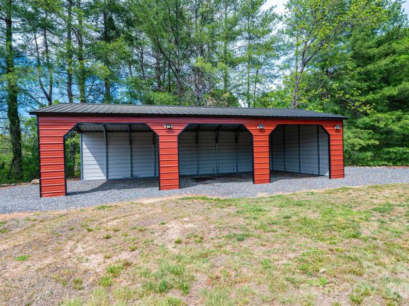 379 Horseshoe Bend Road, Hudson, NC 28638.  MLS# CAR4370596, YatesRealty ID 14194. 