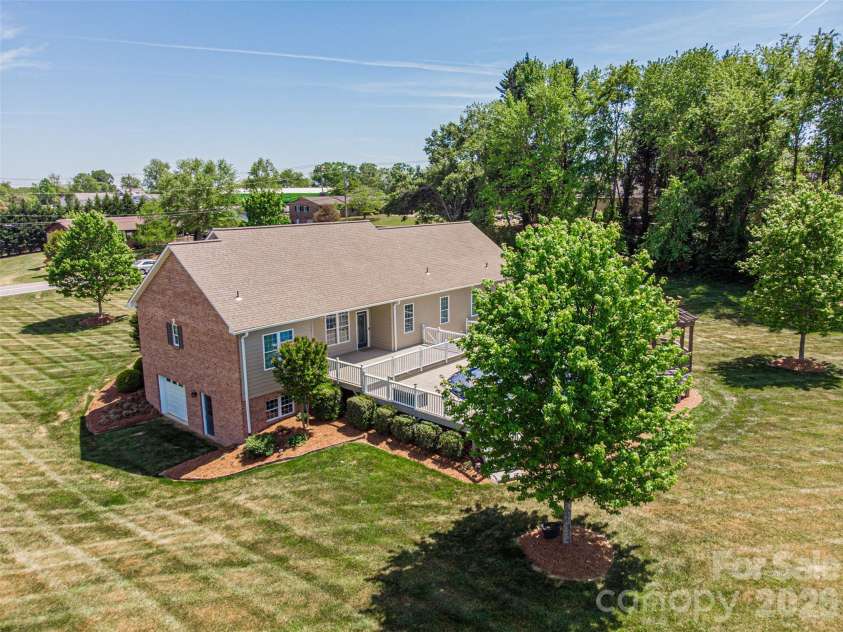 379 Horseshoe Bend Road, Hudson, NC 28638.  MLS# CAR4370596, YatesRealty ID 14194. 