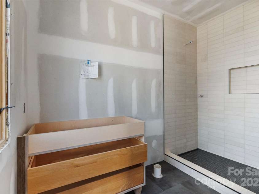 22554 John Gamble Road, Cornelius, NC 28031.  MLS# CAR4259378, YatesRealty ID 14195. En Suite Bathroom in Bedroom 5