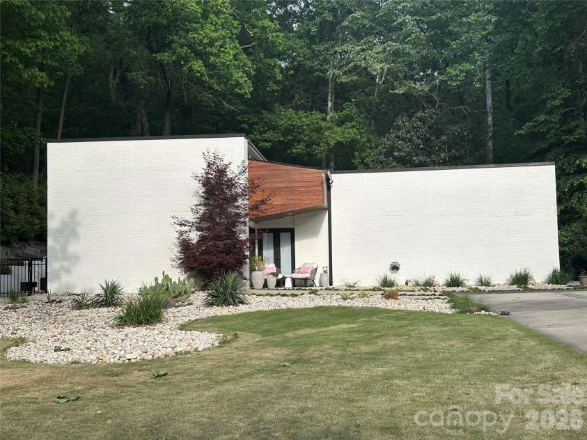 3316 Johnny Cake Lane, Charlotte, NC 28226.  MLS# CAR4366685, YatesRealty ID 14195. 