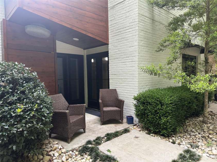 3316 Johnny Cake Lane, Charlotte, NC 28226.  MLS# CAR4366685, YatesRealty ID 14195. 