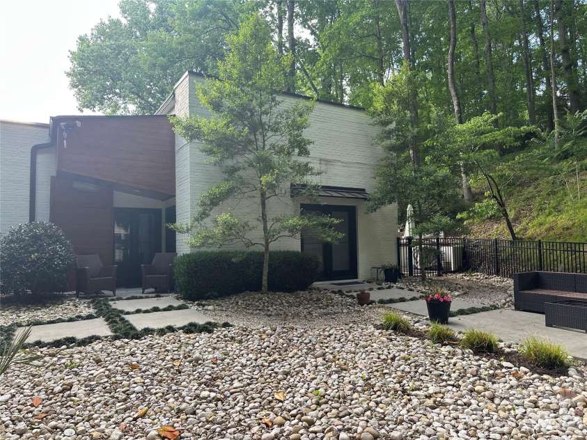 3316 Johnny Cake Lane, Charlotte, NC 28226.  MLS# CAR4366685, YatesRealty ID 14195. 