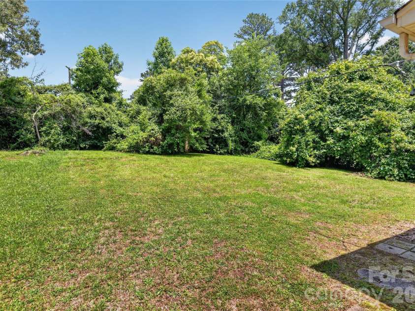 1632 Madison Avenue, Charlotte, NC 28216.  MLS# CAR4363022, YatesRealty ID 14197. 