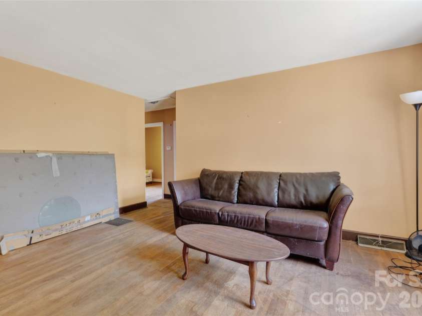 1632 Madison Avenue, Charlotte, NC 28216.  MLS# CAR4363022, YatesRealty ID 14197. 