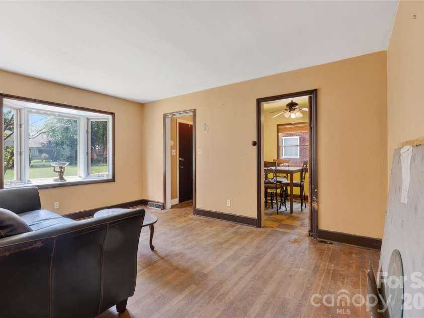 1632 Madison Avenue, Charlotte, NC 28216.  MLS# CAR4363022, YatesRealty ID 14197. 