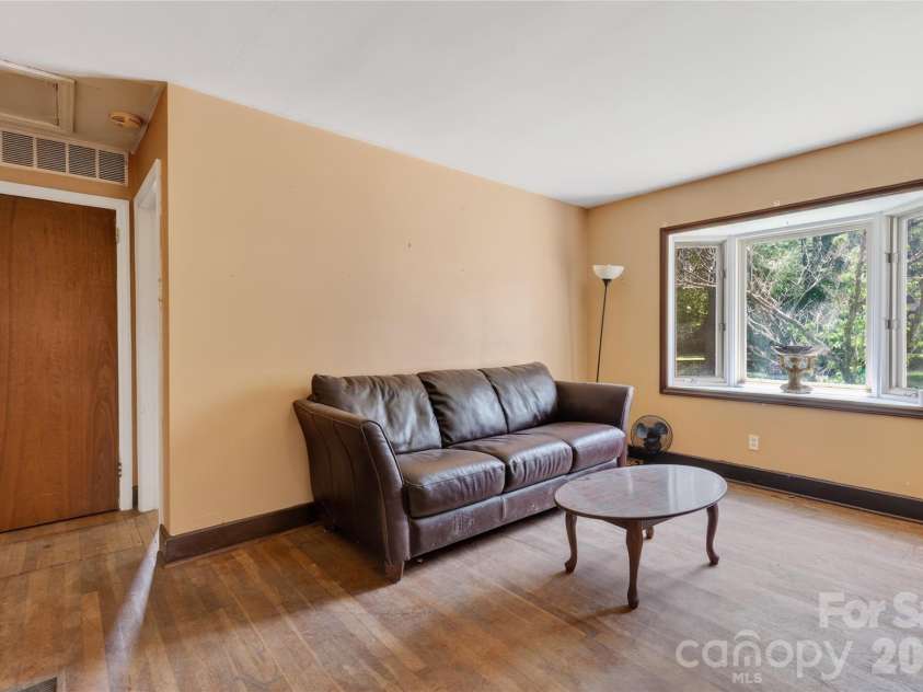 1632 Madison Avenue, Charlotte, NC 28216.  MLS# CAR4363022, YatesRealty ID 14197. 