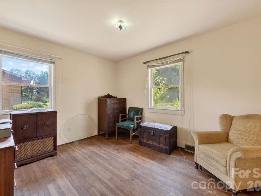 1632 Madison Avenue, Charlotte, NC 28216.  MLS# CAR4363022, YatesRealty ID 14197. 