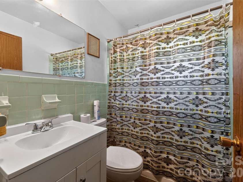1632 Madison Avenue, Charlotte, NC 28216.  MLS# CAR4363022, YatesRealty ID 14197. 