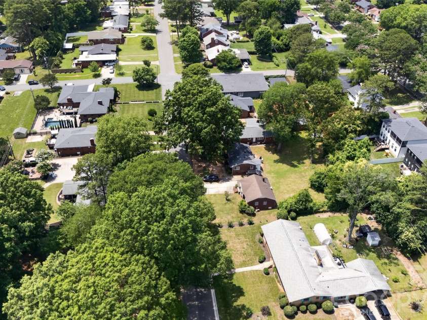 1632 Madison Avenue, Charlotte, NC 28216.  MLS# CAR4363022, YatesRealty ID 14197. Developing community; Beautiful with mature trees