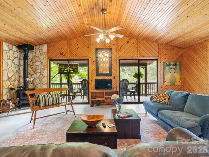 170 Mountain Farm Road, Burnsville, NC 28714.  MLS# CAR4362361, YatesRealty ID 14198. 