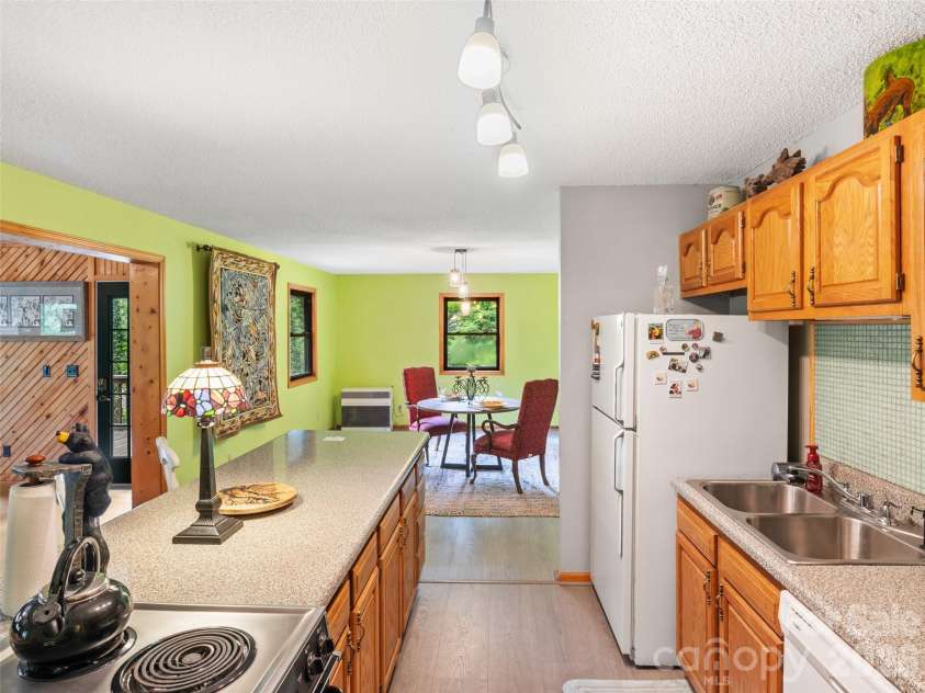 170 Mountain Farm Road, Burnsville, NC 28714.  MLS# CAR4362361, YatesRealty ID 14198. 