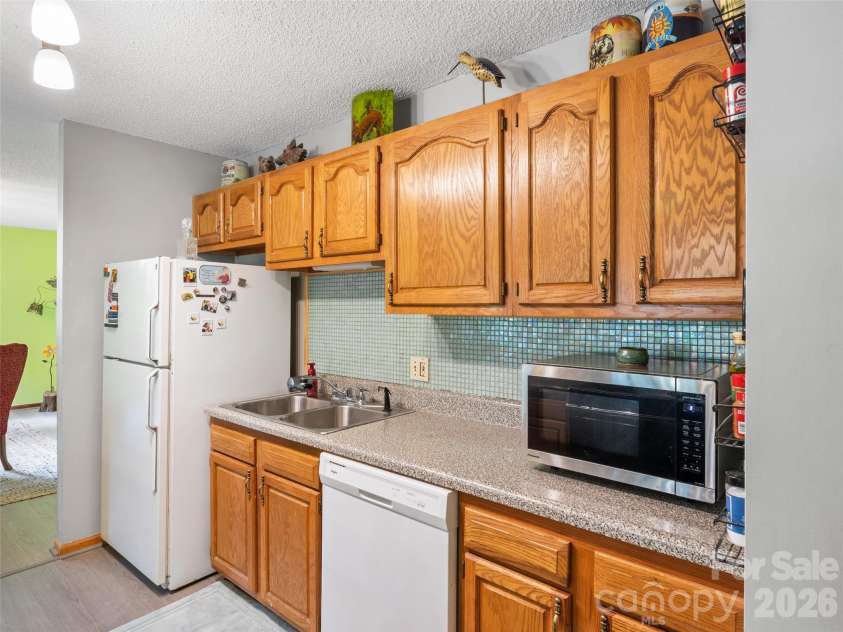 170 Mountain Farm Road, Burnsville, NC 28714.  MLS# CAR4362361, YatesRealty ID 14198. 