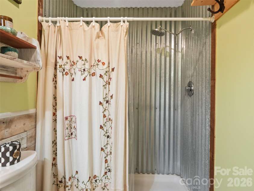 170 Mountain Farm Road, Burnsville, NC 28714.  MLS# CAR4362361, YatesRealty ID 14198. 