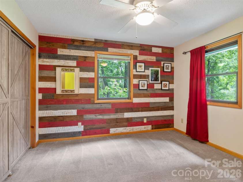 170 Mountain Farm Road, Burnsville, NC 28714.  MLS# CAR4362361, YatesRealty ID 14198. 