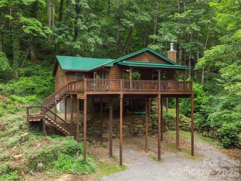 170 Mountain Farm Road, Burnsville, NC 28714.  MLS# CAR4362361, YatesRealty ID 14198. 
