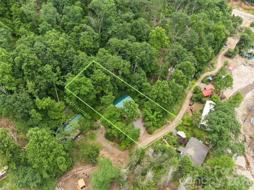 170 Mountain Farm Road, Burnsville, NC 28714.  MLS# CAR4362361, YatesRealty ID 14198. 