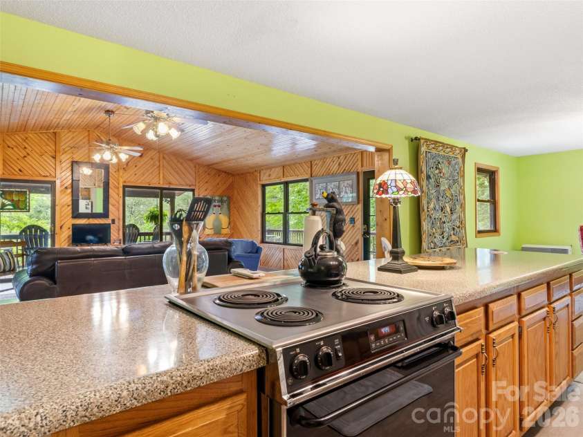 170 Mountain Farm Road, Burnsville, NC 28714.  MLS# CAR4362361, YatesRealty ID 14198. Cook and entertain simultaneously