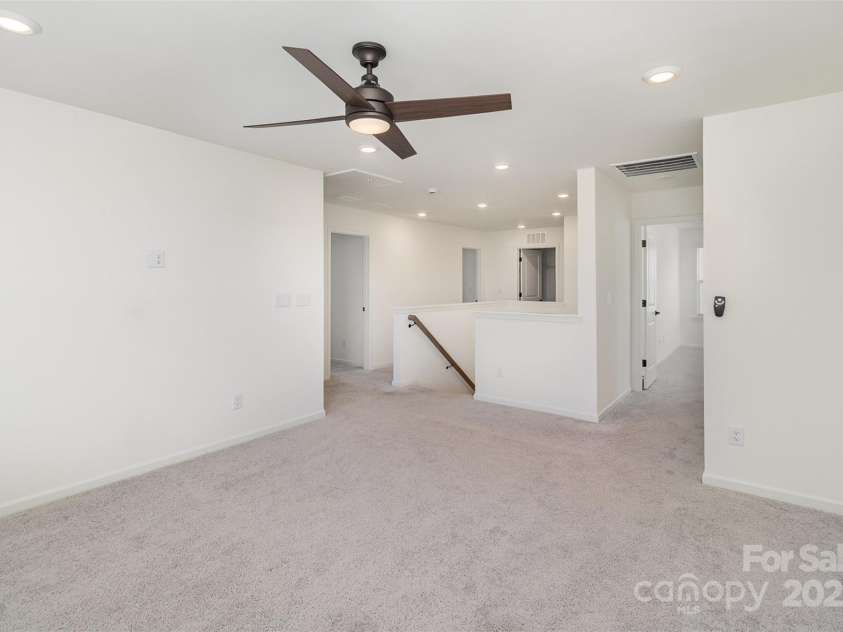 5013 Dunsford Drive, Denver, NC 28037.  MLS# CAR4235751, YatesRealty ID 14198. Large Loft Space