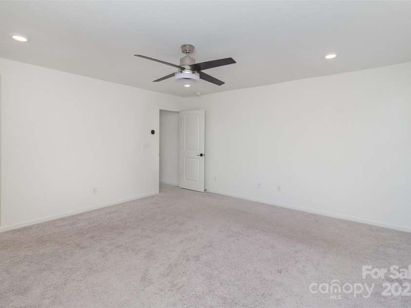 5013 Dunsford Drive, Denver, NC 28037.  MLS# CAR4235751, YatesRealty ID 14198. Primary Bedroom