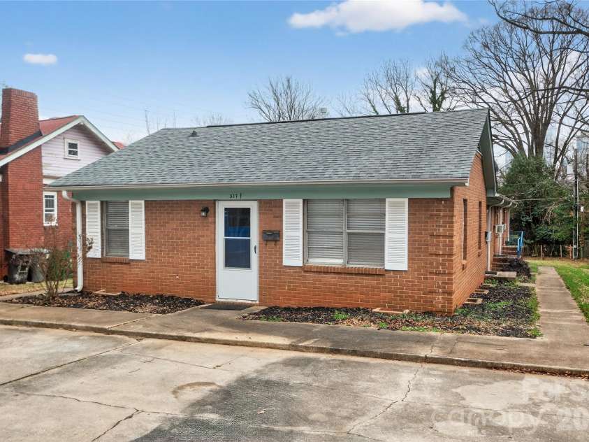 517 Grandin Road, Charlotte, NC 28208.  MLS# CAR4354025, YatesRealty ID 14199. 