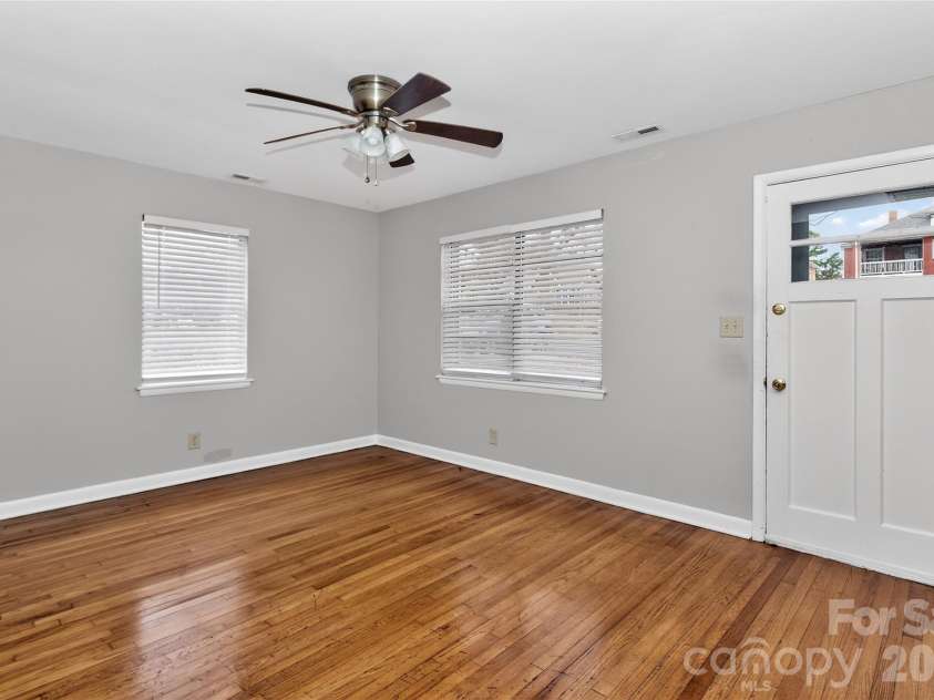 517 Grandin Road, Charlotte, NC 28208.  MLS# CAR4354025, YatesRealty ID 14199. 