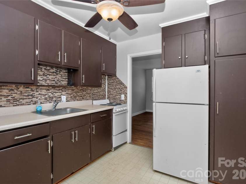 517 Grandin Road, Charlotte, NC 28208.  MLS# CAR4354025, YatesRealty ID 14199. 