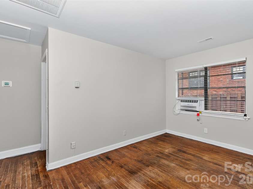 517 Grandin Road, Charlotte, NC 28208.  MLS# CAR4354025, YatesRealty ID 14199. 