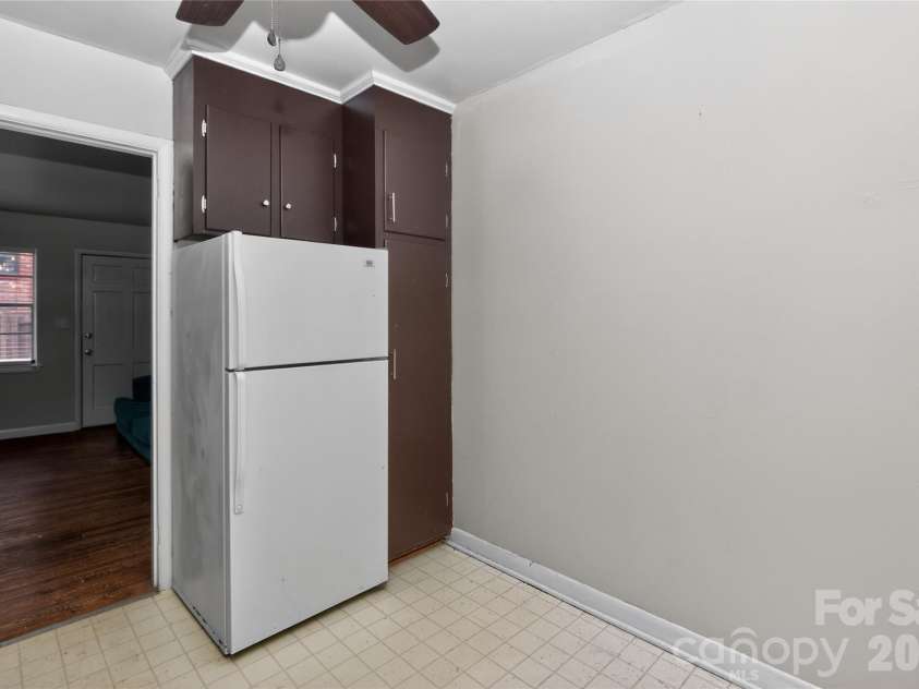517 Grandin Road, Charlotte, NC 28208.  MLS# CAR4354025, YatesRealty ID 14199. 