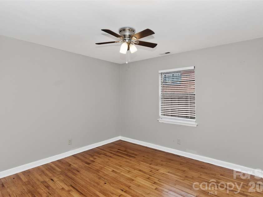 517 Grandin Road, Charlotte, NC 28208.  MLS# CAR4354025, YatesRealty ID 14199. 