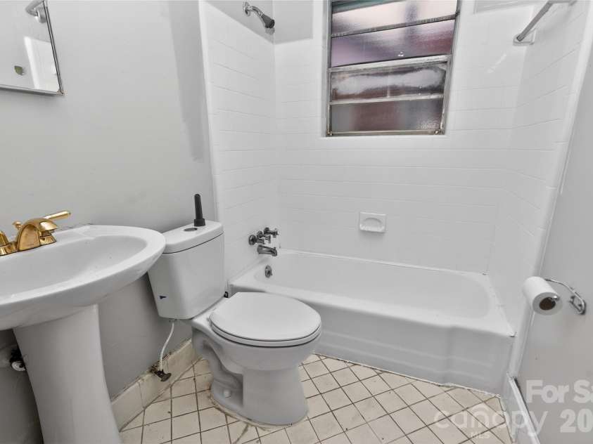 517 Grandin Road, Charlotte, NC 28208.  MLS# CAR4354025, YatesRealty ID 14199. 