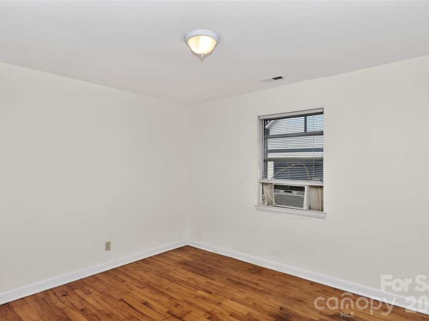 517 Grandin Road, Charlotte, NC 28208.  MLS# CAR4354025, YatesRealty ID 14199. 