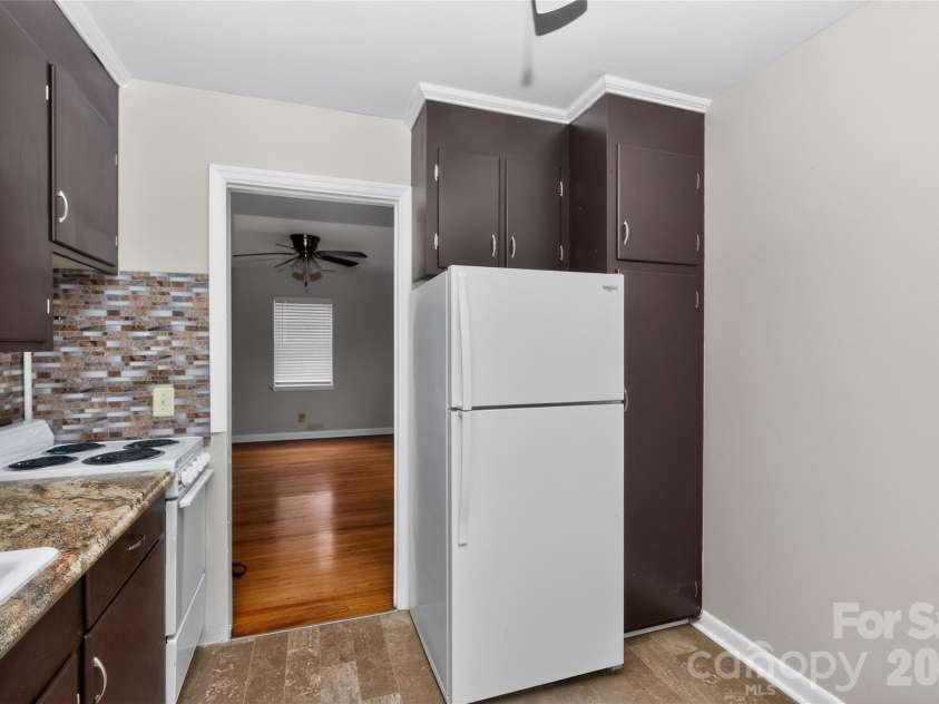 517 Grandin Road, Charlotte, NC 28208.  MLS# CAR4354025, YatesRealty ID 14199. 