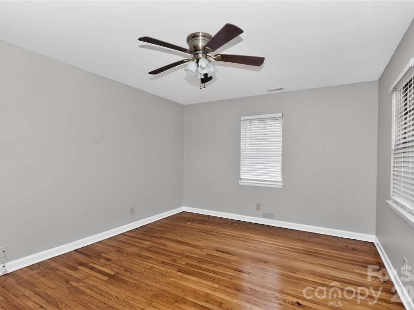 517 Grandin Road, Charlotte, NC 28208.  MLS# CAR4354025, YatesRealty ID 14199. 