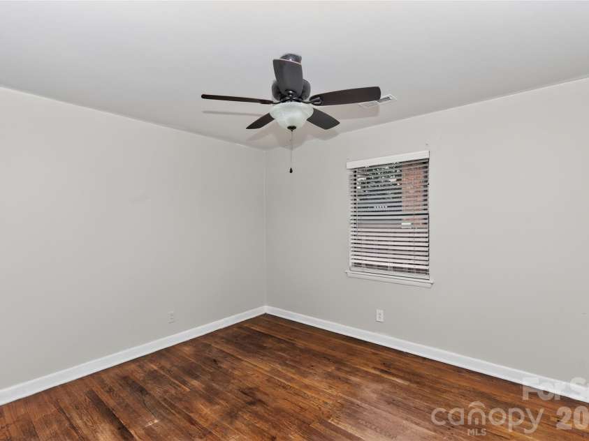 517 Grandin Road, Charlotte, NC 28208.  MLS# CAR4354025, YatesRealty ID 14199. 