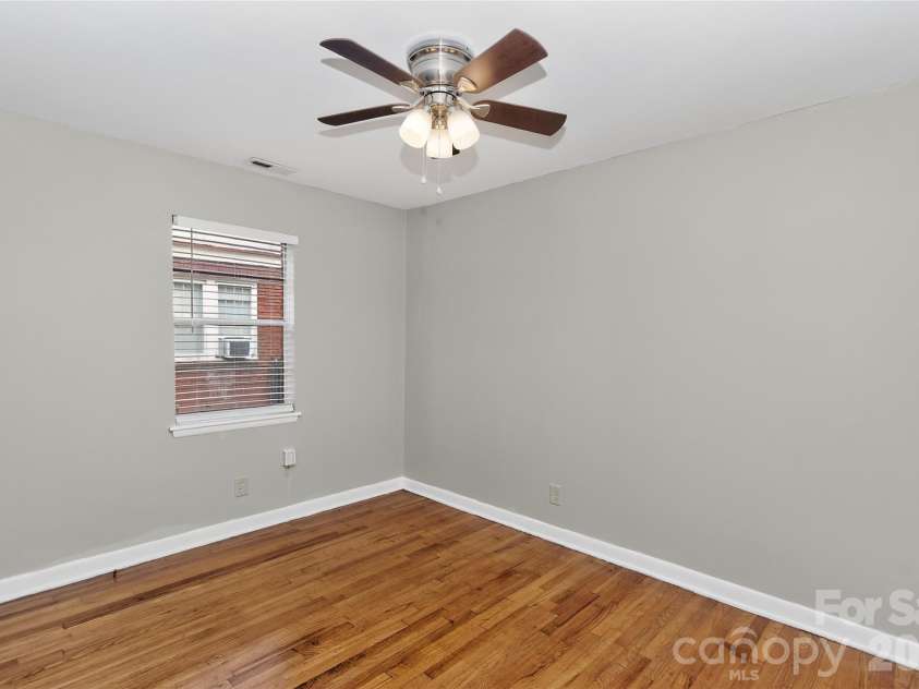 517 Grandin Road, Charlotte, NC 28208.  MLS# CAR4354025, YatesRealty ID 14199. 