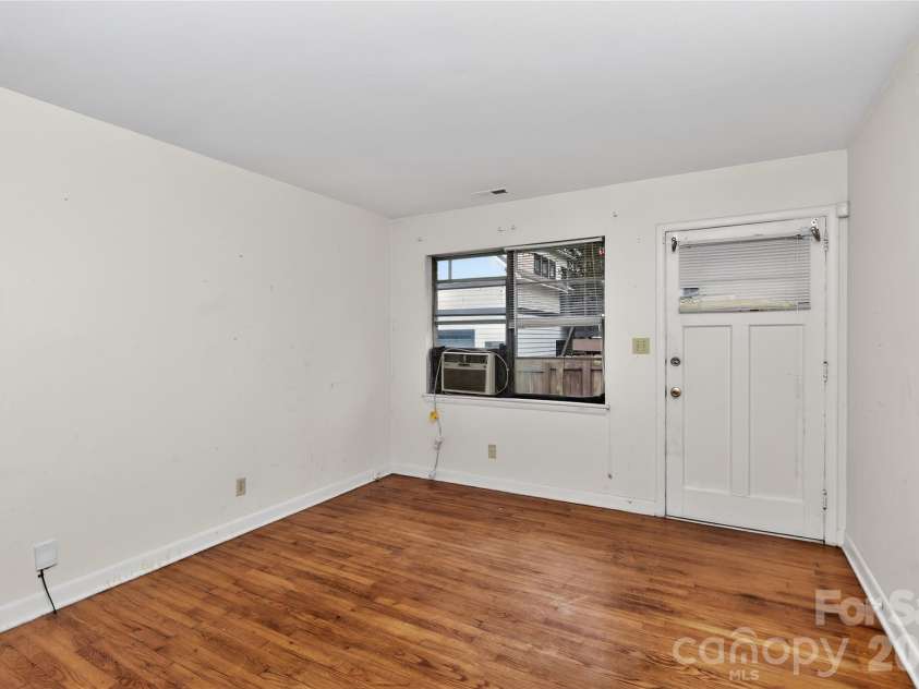 517 Grandin Road, Charlotte, NC 28208.  MLS# CAR4354025, YatesRealty ID 14199. 